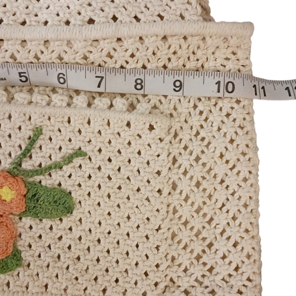 MCI VINTAGE 1970's Macrame purse with flower applique and bamboo handles. Womens - Picture 9 of 12